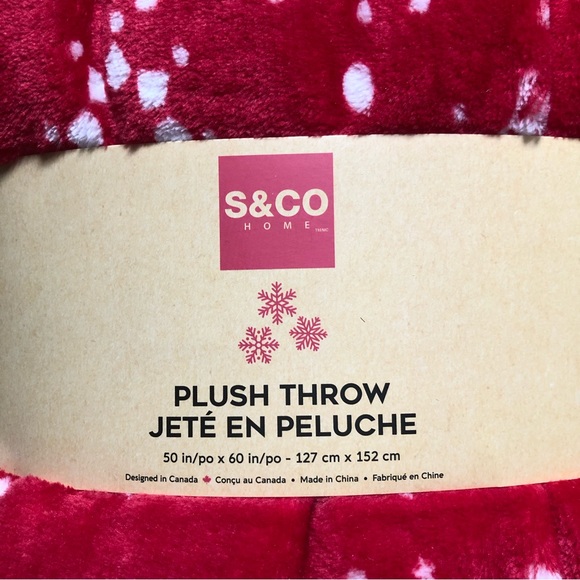 S & Co Plush Throw - Picture 2 of 3